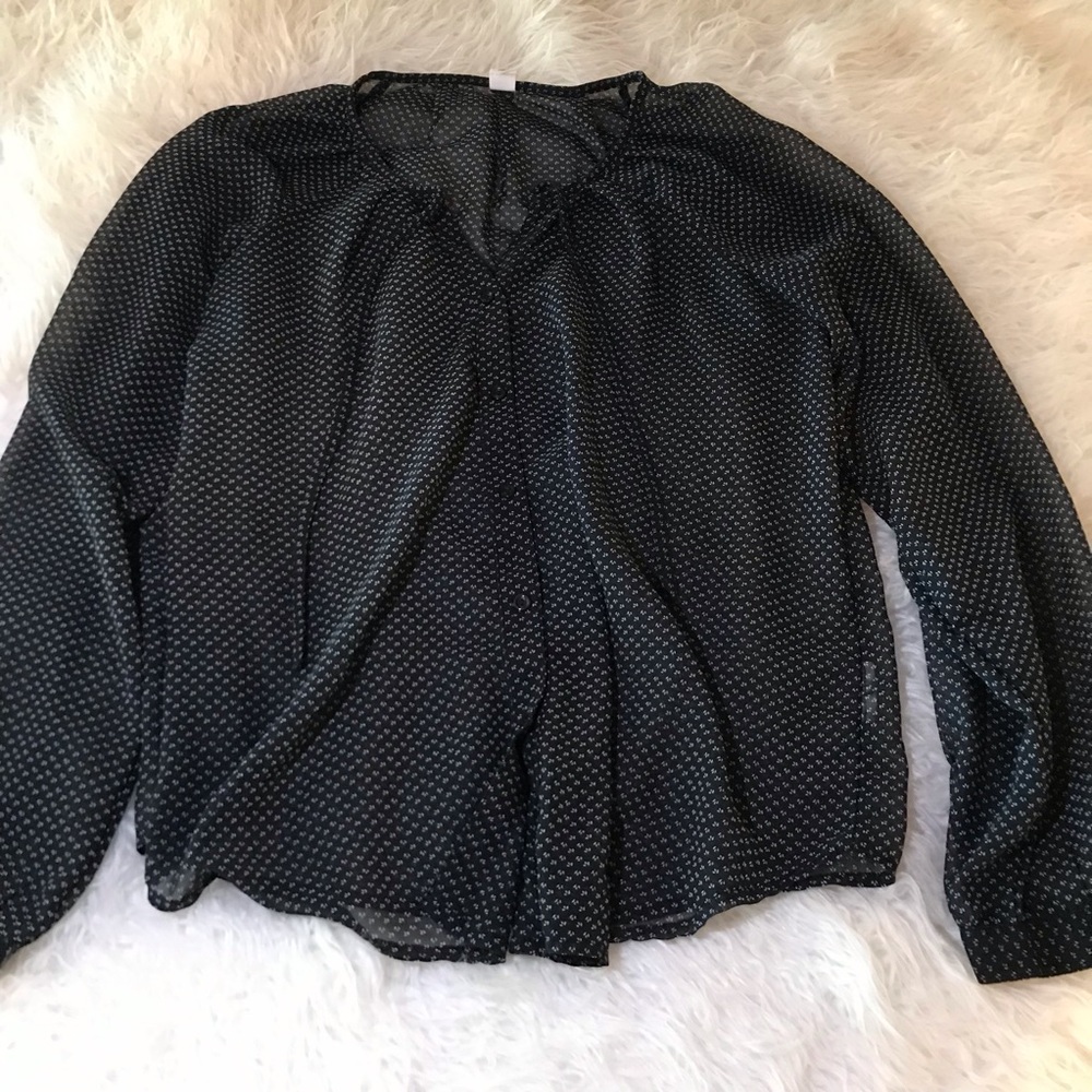 Old Navy black and white blouse size large